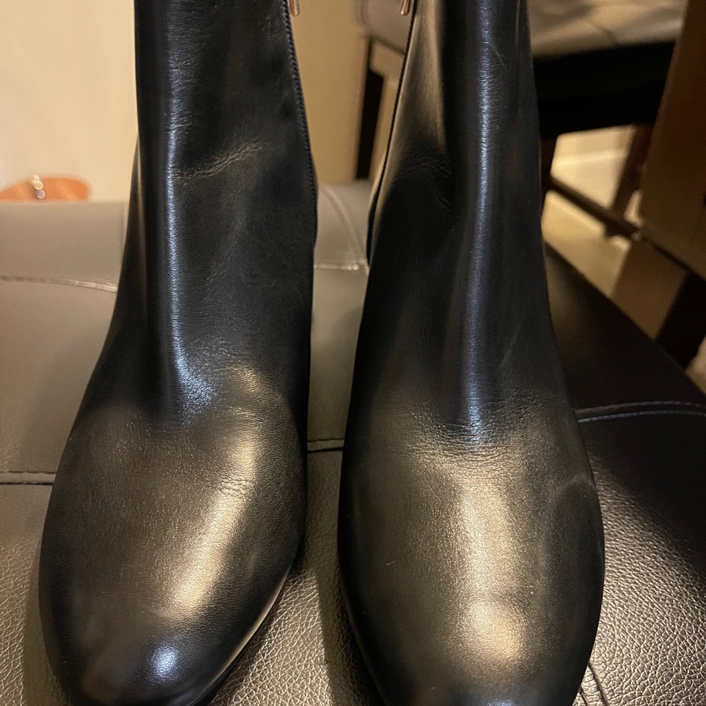 Micheal Kors leather Booties - Picture 6 of 7